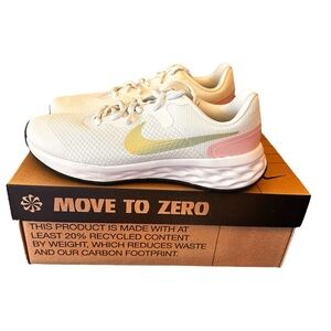 NIB NIKE REVOLUTION 6 NN SE (GS)